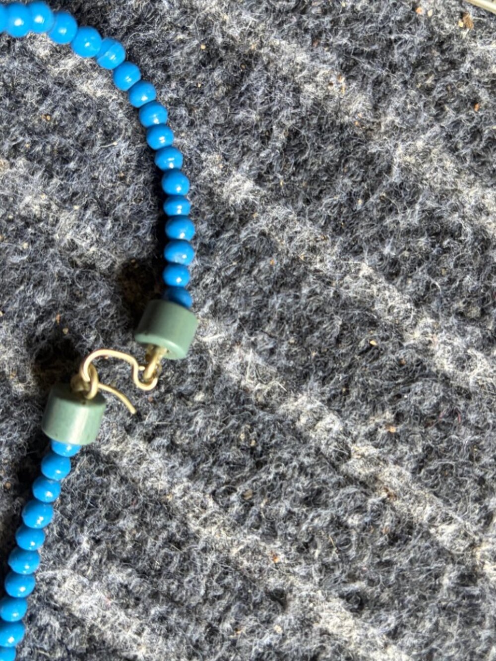 Turquoise-toned Multi-strand necklace 20" 170g - Picture 4 of 5